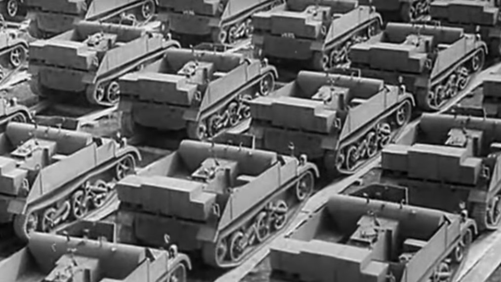 Universal Bren Gun Carriers manufactured in Wellington. Masport factory in AKL manufactured the track wheels for this vehicle.