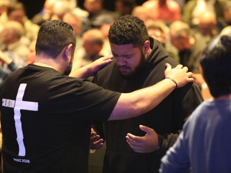 Prayer at Promise Keepers, ministry to men,